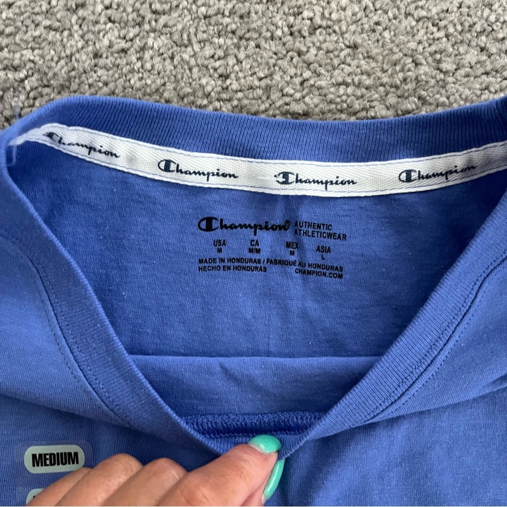 Cropped Champion Tee - Picture 3 of 5